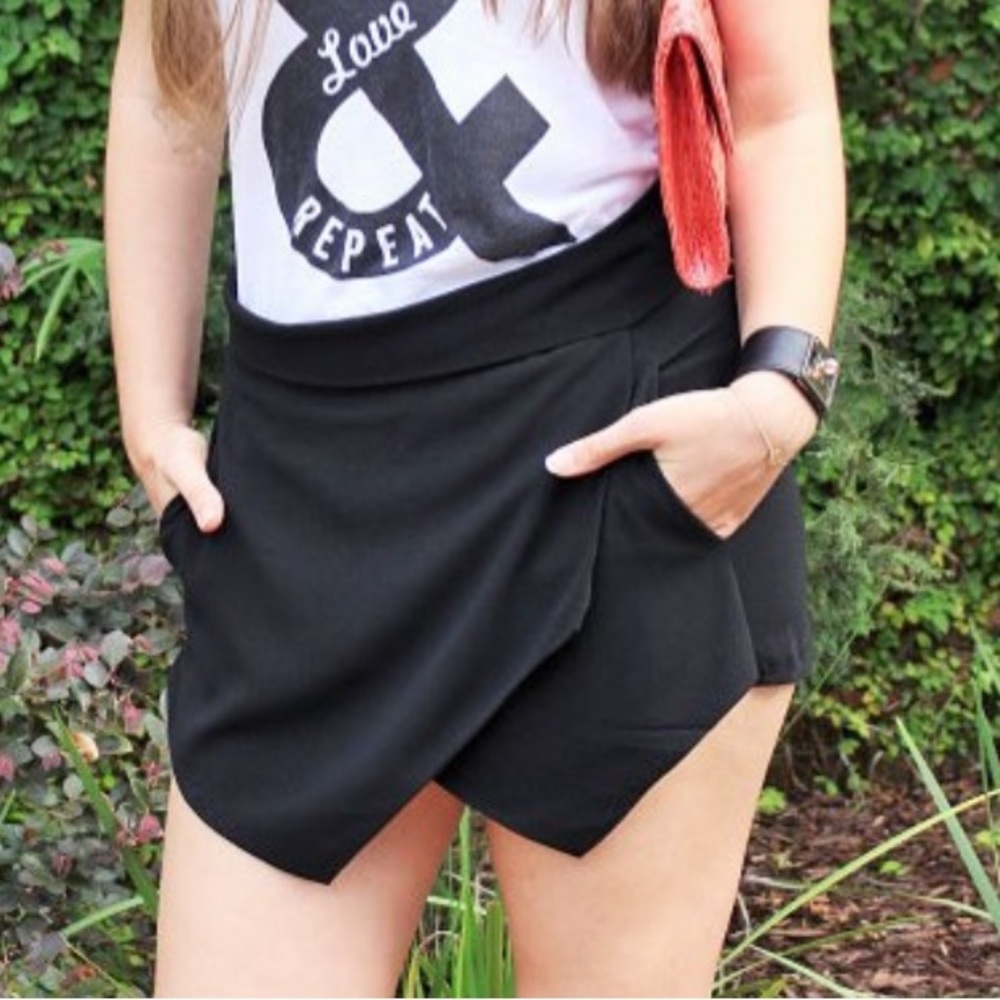 Black skort